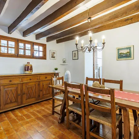Can Guineu Villa *